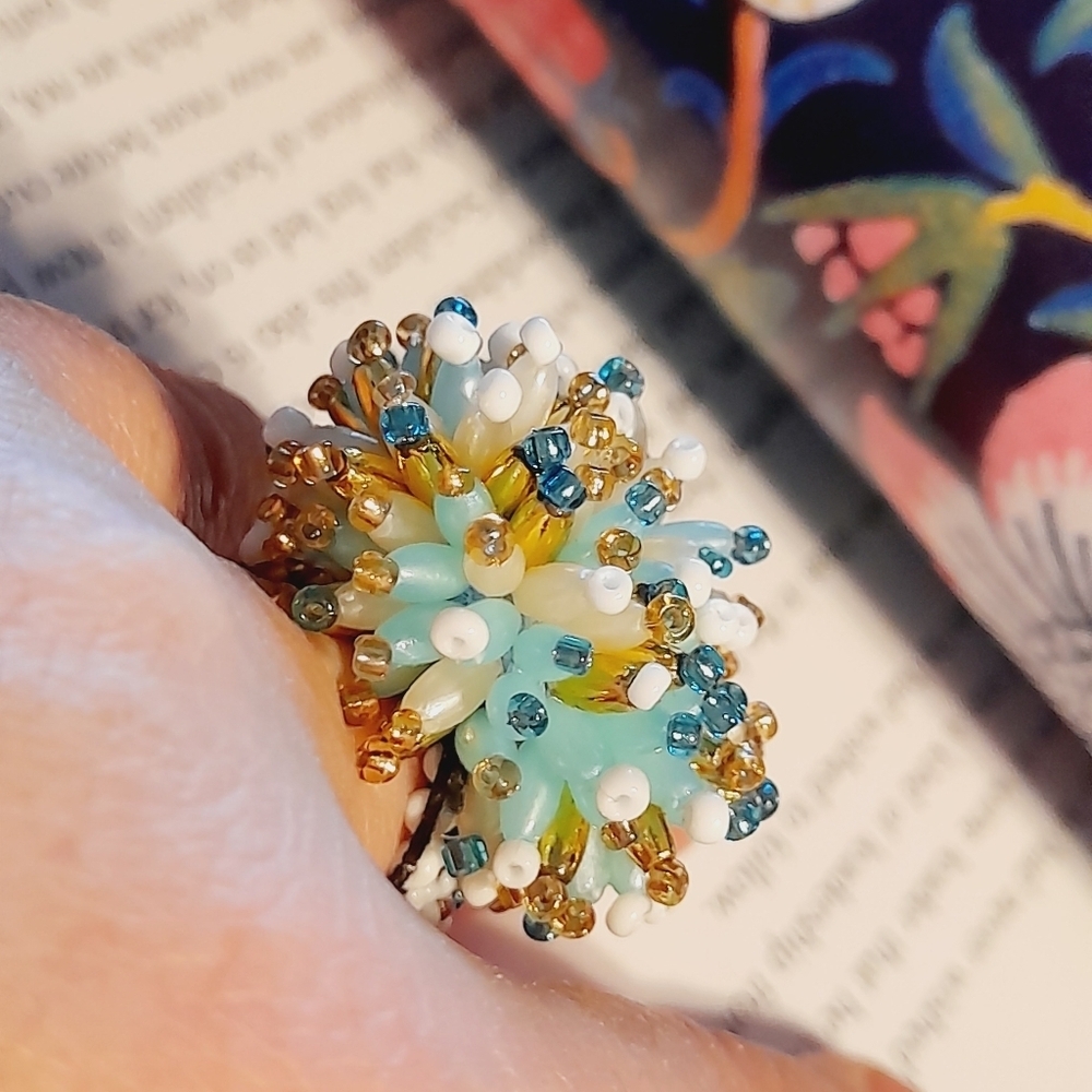Stretchy Beaded Cluster Star Burst Colorful Beaded Statement Ring - Picture 4 of 6